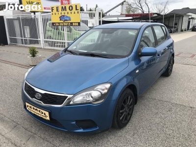 KIA CEE'D 1.4 EX Megkímélt! Végig vezetett szer...