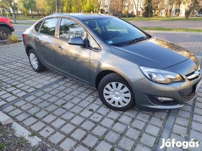 Kifogástalan Opel Astra J Sedan keresi új gazdáját szuper áron!