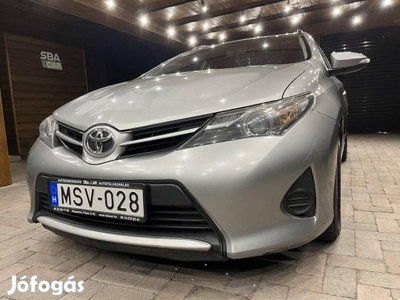 Toyota Auris Touring Sports 1.4 D-4D Active Com...