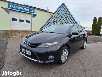 Toyota Auris Touring Sports 1.6 Lounge Kitűnő Á...