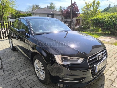 AUDI A3 1.6 TDI e Attraction DPF A3 Sportback 1.6 CR! XENON. FÉLBŐR!