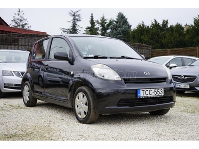 DAIHATSU SIRION 1.0 Comfort VÉGIG SZ.KÖNYV! KLÍMA! 4X EL.ABLAK! FRISS SZERVIZ! FRISS VIZSGA!