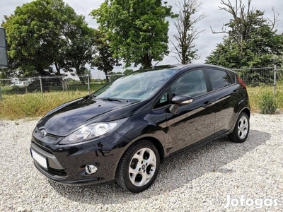 Ford Fiesta 1.25 Titanium Szervizkönyves.Klíma....