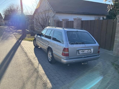 MERCEDES-BENZ E 220 T