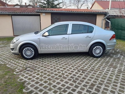 OPEL ASTRA H Sedan 1.6 Classic III 125 e.km Magyar szervizkönyv Gyönyörű !