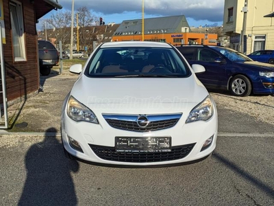 OPEL ASTRA J 1.4 Selection 1. tulaj