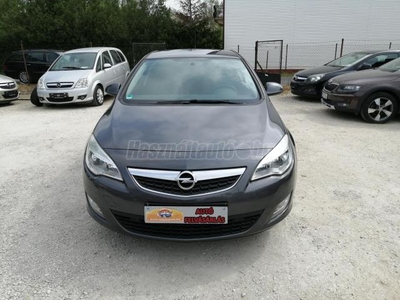 OPEL ASTRA J 1.4 T Selection 130e KM!D.Klíma!Tempomat!Kormányfűtés!Űlésfűtés!Stb