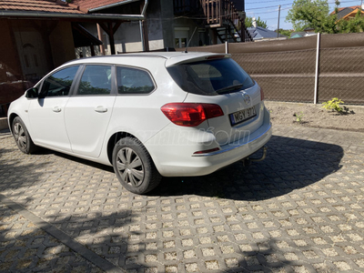 OPEL ASTRA J Sports Tourer 1.4 Selection