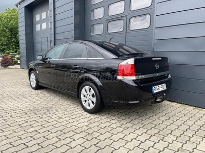 OPEL VECTRA C 1.6 Essentia SZERVIZELT / KLÍMA / TEMPOMAT / ÜLÉSFŰTÉS / VONÓHOROG