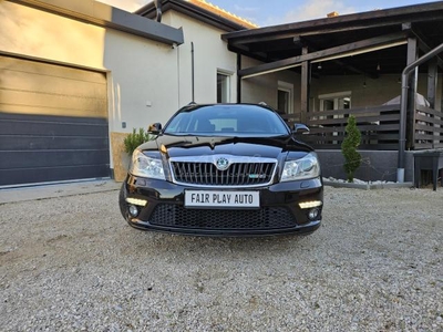 SKODA OCTAVIA Combi RS 2.0 CR TDI DPF EU5 4xülésfűtés.digit-klíma.xenon.2db kulcs.levehető gyári vonóhorog.friss műszaki v