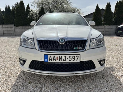 SKODA OCTAVIA RS 2.0 CR TDI TEMPOMAT..ÜLÉSFŰTÉS..NAGY NAVI..BŐR..NAPFÉNYETŐ..NINCS ROZSDA!!