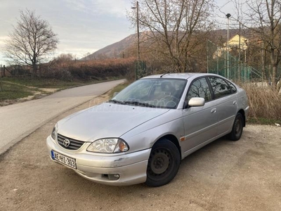 TOYOTA AVENSIS 1.6 Linea Terra