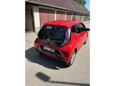 TOYOTA AYGO 1.0 x-play