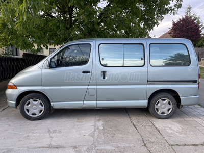 TOYOTA HI-ACE Hiace 2.4 D Glass Van TGK