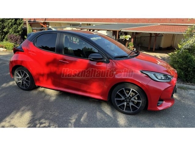 TOYOTA YARIS 1.5 VVT-i Premier Edition CVT