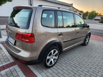 VOLKSWAGEN TOURAN 1.4 TSI Highline