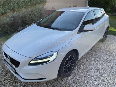 VOLVO V40 2.0 [T3] Momentum