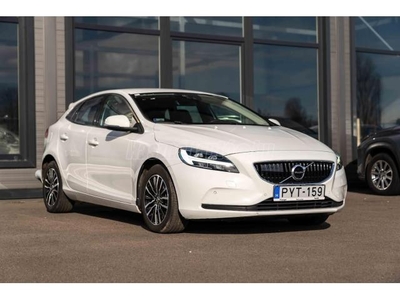 VOLVO V40 2.0 D [D3] Momentum 1.Tulajdonostól/ÁFÁS