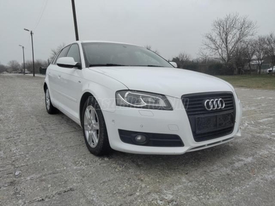 AUDI A3 1.6 TDI Attraction DPF 2 S-LINE