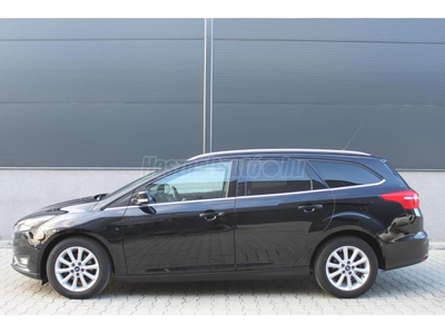 FORD FOCUS 1.0 EcoBoost Titanium SZERVIZKÖNYV KM-GARANCIA NAVI-SYNC APPLE-CARPLAY TEMPOMAT TÉLI-CSOMAG PARKASSIST