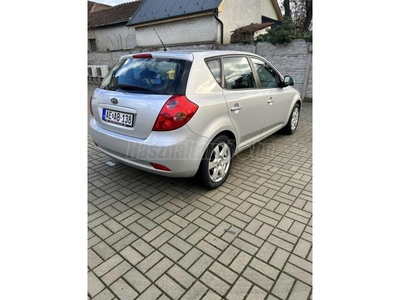 KIA CEE'D 1.6 EX