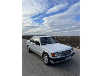 MERCEDES-BENZ 190 D