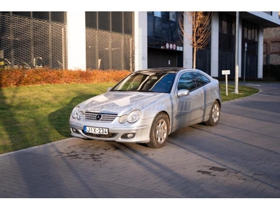 MERCEDES-BENZ C 180 Kompressor Sportcoupe AUTOMATA. TÉLI-NYÁRI FELNIVEL. SZERVIZELT. ÚJ MULTIMÉDIA EGYSÉG