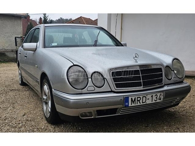 MERCEDES-BENZ E 220 D