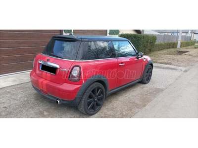 MINI MINI COOPER 1.6 D Klíma - 17 es Alufelni - Félbőr - USB/Aux - Egyedi megjelenés