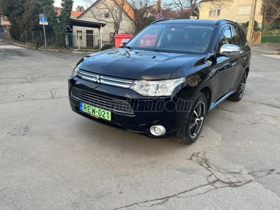 MITSUBISHI OUTLANDER 2.0 PHEV Instyle Navi 4WD CVT