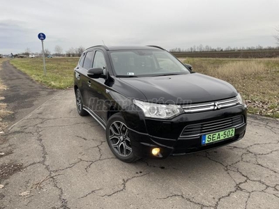 MITSUBISHI OUTLANDER 2.0 PHEV Instyle Navi 4WD CVT