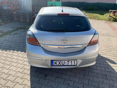 OPEL ASTRA H 1.4 GTC Cosmo