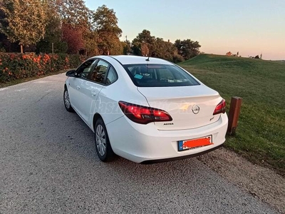 OPEL ASTRA J 1.6 Enjoy