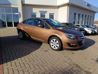 OPEL ASTRA J Sedan 1.4 T Enjoy EURO6 Végig vezetett szervizkönyvvel rendelkezik!