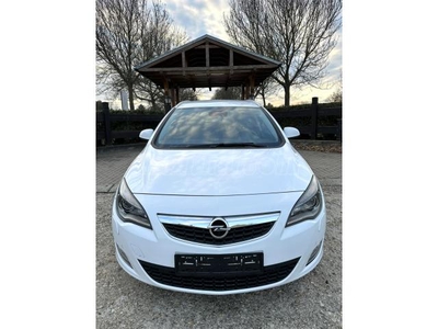 OPEL ASTRA J Sports Tourer 2.0 CDTI Cosmo Xenon!Navi!PDC!Vhorog!Ülésfűtés!Km Garancia