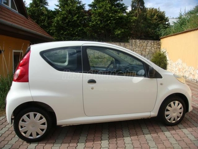 PEUGEOT 107 1.0 Junior Karambolmentes! Végig karbantartott! Ö.kulcs! 95e km! Megkímélt! Akciós ár!!!!