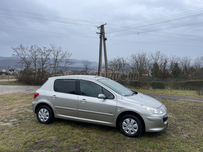 PEUGEOT 307 1.4 D-Sign