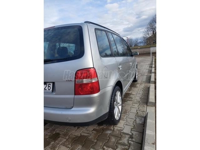 VOLKSWAGEN TOURAN 1.9 PD TDi Highline