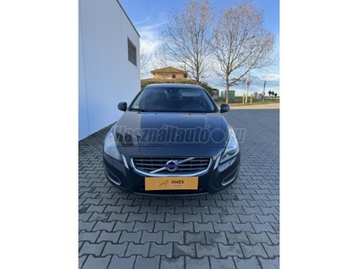 VOLVO S60 2.4 D [D5] Momentum Geartronic