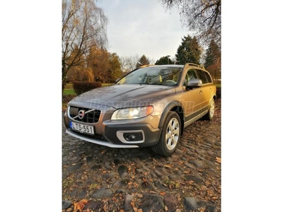 VOLVO XC70 2.4 D [D3] AWD Summum Geartronic