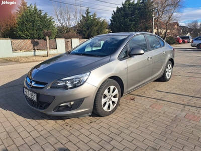 Opel Astra J Sedan