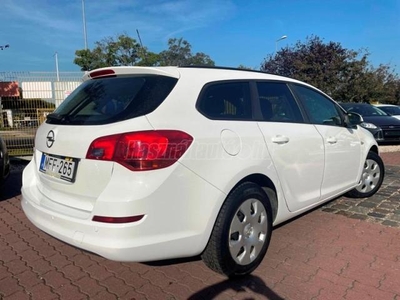 OPEL ASTRA J Sports Tourer 1.4 Enjoy Magyarországi!Vezetett szervizkönyves!