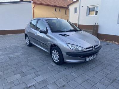 PEUGEOT 206 1.1 Presence FRISS MŰSZAKI!