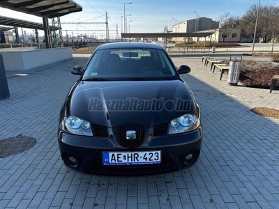 SEAT IBIZA 1.4 16V Reference Trio Vezetett szervizkönyves 151.000km