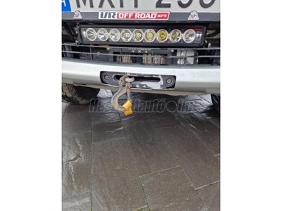 TOYOTA HI LUX Hilux 2.5 D-4D 4x4 Double Comfort AC