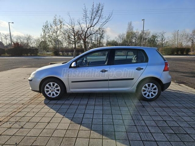 VOLKSWAGEN GOLF V 1.6 FSI Comfortline 1k1