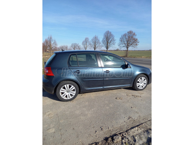 VOLKSWAGEN GOLF V