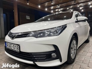 Toyota Corolla Sedan 1.4 D-4D Active Comfort Áf...