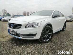 Volvo V60 Cross Country 2.0 D [D4] Momentum Gea...