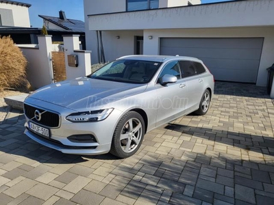 VOLVO V90 2.0 D [D3] Momentum Geartronic